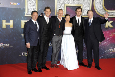 Louis D'Esposito, Tom Hiddleston, Regisseur Alan Taylor, Natalie Portman, Chris Hemsworth, Kevin Feige
