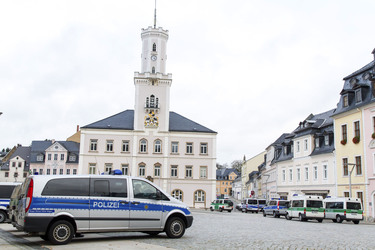 Protest und Gegenprotest: 2500 Menschen demonstrieren in Schneeberg
