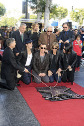 Taylor Hawkins, John Densmore, John Doe, Perry Farrell, Dave Navarro, Stephen Perkins, Chris Chaney
