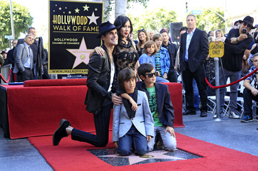 Perry Farrell mit Ehefrau Etty Lau Farrell und Söhnen Izzadore Bravo und  Hezron Wolfgang