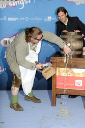 'Im Weissen Rössl - Wehe, du singst!' Premiere, Berlin