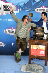 'Im Weissen Rössl - Wehe, du singst!' Premiere, Berlin