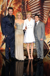 Liam Hemsworth, Elizabeth Banks, Jennifer Lawrence, Josh Hutcherson