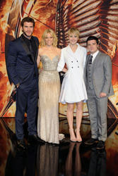 Liam Hemsworth, Elizabeth Banks, Jennifer Lawrence, Josh Hutcherson