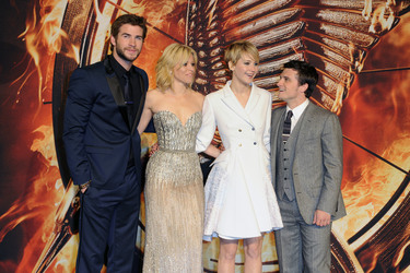 Liam Hemsworth, Elizabeth Banks, Jennifer Lawrence, Josh Hutcherson