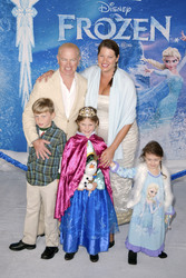 Neal McDonough mit Gattin Ruve Robertson und Kindern Morgan Patrick, Catherine Maggie und London Jane