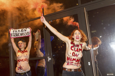 Femen Aktivistinnen stürmen das Bordell 'Artemis', Berlin