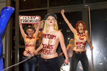 Femen Aktivistinnen stürmen das Bordell 'Artemis', Berlin
