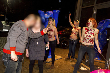 Femen Aktivistinnen stürmen das Bordell 'Artemis', Berlin