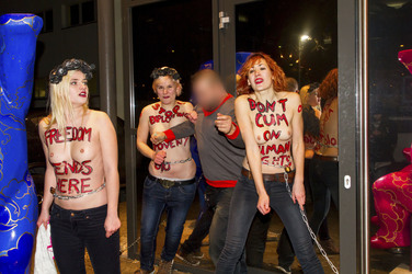 Femen Aktivistinnen stürmen das Bordell 'Artemis', Berlin