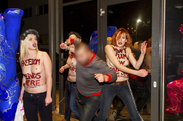 Femen Aktivistinnen stürmen das Bordell 'Artemis', Berlin