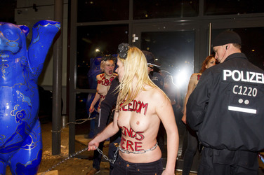 Femen Aktivistinnen stürmen das Bordell 'Artemis', Berlin