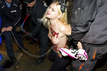 Femen Aktivistinnen stürmen das Bordell 'Artemis', Berlin