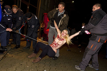 Femen Aktivistinnen stürmen das Bordell 'Artemis', Berlin