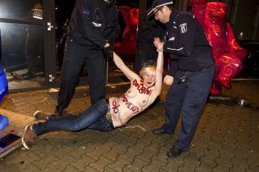 Femen Aktivistinnen stürmen das Bordell 'Artemis', Berlin