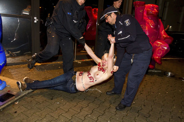 Femen Aktivistinnen stürmen das Bordell 'Artemis', Berlin