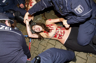 Femen Aktivistinnen stürmen das Bordell 'Artemis', Berlin