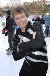 Norbert Schramm beim Eiskunstlauftraining für Kinder, Hamburg