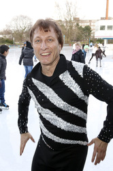 Norbert Schramm beim Eiskunstlauftraining für Kinder, Hamburg