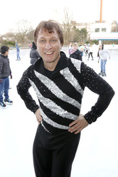 Norbert Schramm beim Eiskunstlauftraining für Kinder, Hamburg
