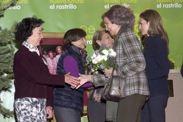 Königin Sophia und Prnzessin Letizia auf dem 'Nuevo Futuro' Weihnachtsmarkt, Madrid