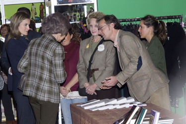 Königin Sophia und Prnzessin Letizia auf dem 'Nuevo Futuro' Weihnachtsmarkt, Madrid