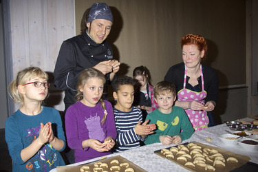 Weihnachtsplätzchen backen mit Kindern, Berlin