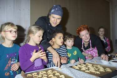 Weihnachtsplätzchen backen mit Kindern, Berlin