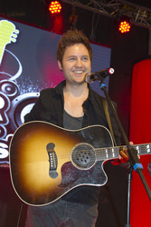 Nick Howard Akustikset und Autogrammstunde, Berlin