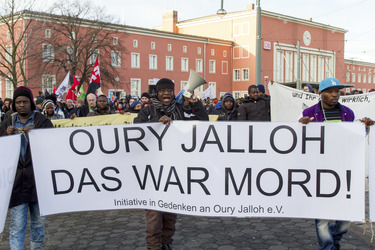 Mahnwache und Demo zum Todestag von Oury Jalloh, Dessau-Roßlau