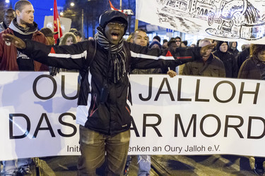 Mahnwache und Demo zum Todestag von Oury Jalloh, Dessau-Roßlau