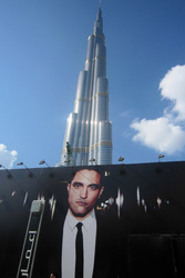 Burj Khalifa mit Robert Pattinson Werbeplakat