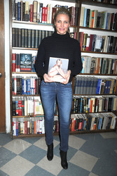 Cameron Diaz signiert ihr Buch 'The Body Book', Huntington