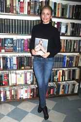 Cameron Diaz signiert ihr Buch 'The Body Book', Huntington