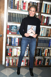 Cameron Diaz signiert ihr Buch 'The Body Book', Huntington