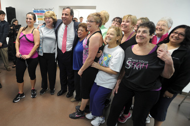 Chris Christie trifft Sandy-geschädigte Hausbesitzer, Manahawkin