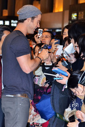 Chris Hemsworth arrives in Japan