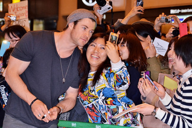 Chris Hemsworth arrives in Japan