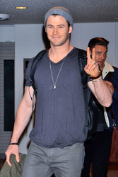 Chris Hemsworth arrives in Japan