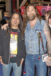 Carlos Cruz, Chris Holmes
