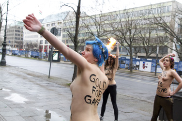 Femen Proteste vor der Russischen Botschaft, Berlin