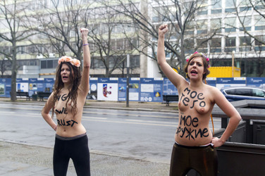 Femen Proteste vor der Russischen Botschaft, Berlin
