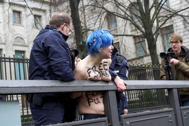 Femen Proteste vor der Russischen Botschaft, Berlin