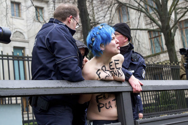 Femen Proteste vor der Russischen Botschaft, Berlin
