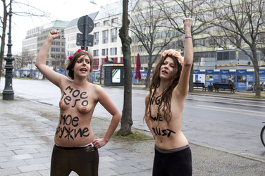Femen Proteste vor der Russischen Botschaft, Berlin