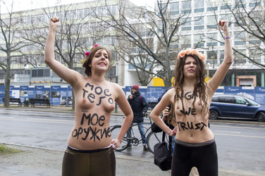Femen Proteste vor der Russischen Botschaft, Berlin