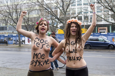 Femen Proteste vor der Russischen Botschaft, Berlin
