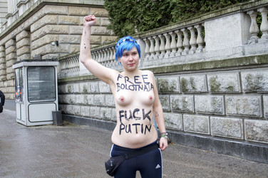 Femen Proteste vor der Russischen Botschaft, Berlin