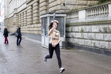 Femen Proteste vor der Russischen Botschaft, Berlin