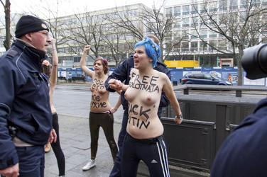 Femen Proteste vor der Russischen Botschaft, Berlin